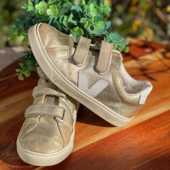 VEJA – Official site | Transparency, organic materials, fair trade sourcing.